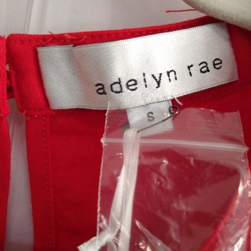 Adelyn Rae Womens Top Red Twist Front Keyhole Size S New - Picture 3 of 8